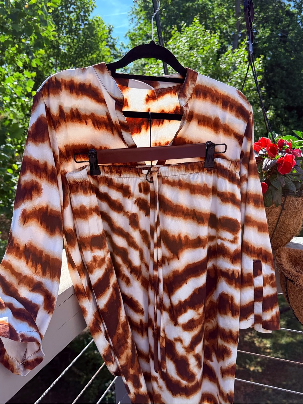 NATORI Tiger Stripe Animal Print Pajama Loungewear Set Brown Tan White Medium